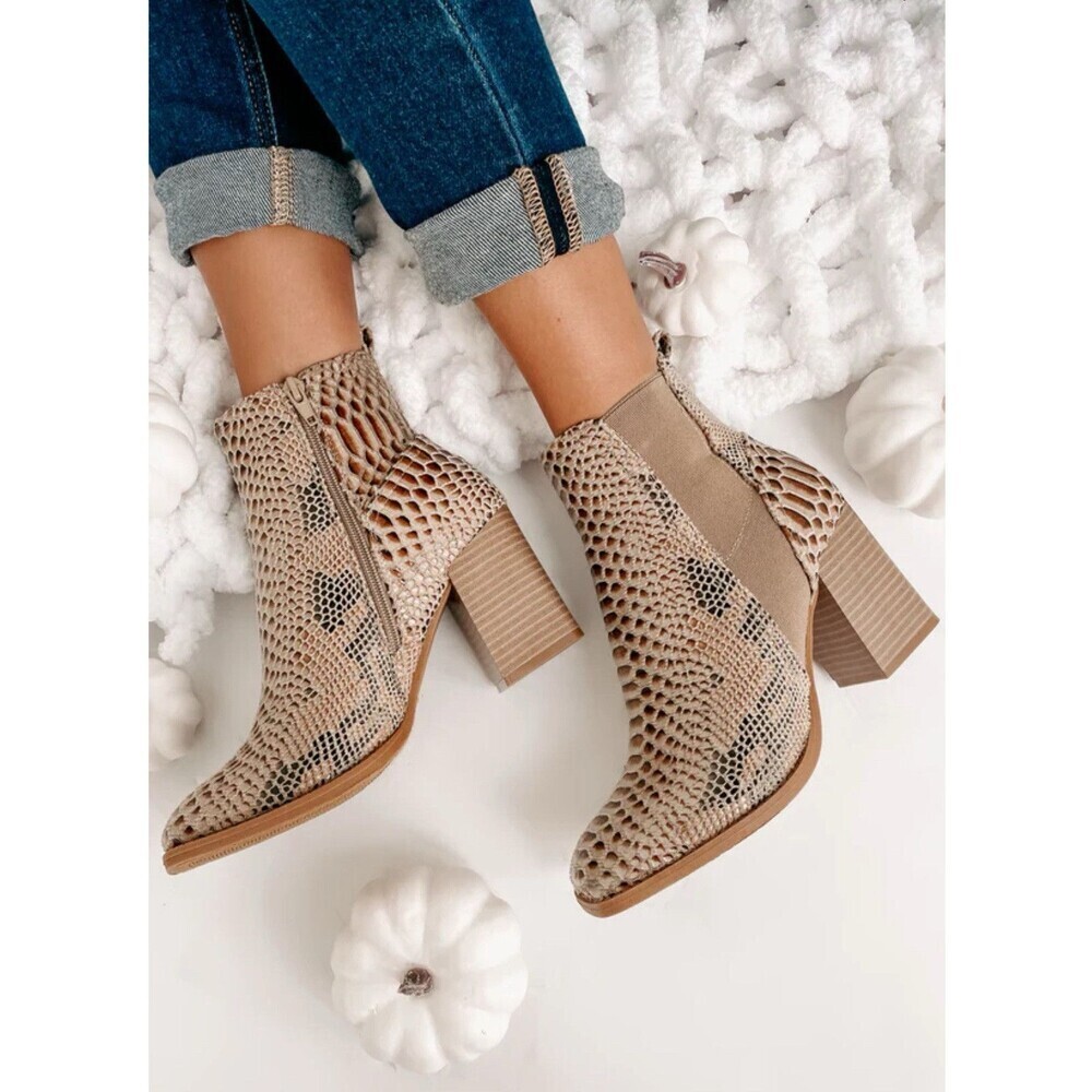 Pierre Dumas Womens Taupe Snake skin bootie Size 7.5 Zipper closure